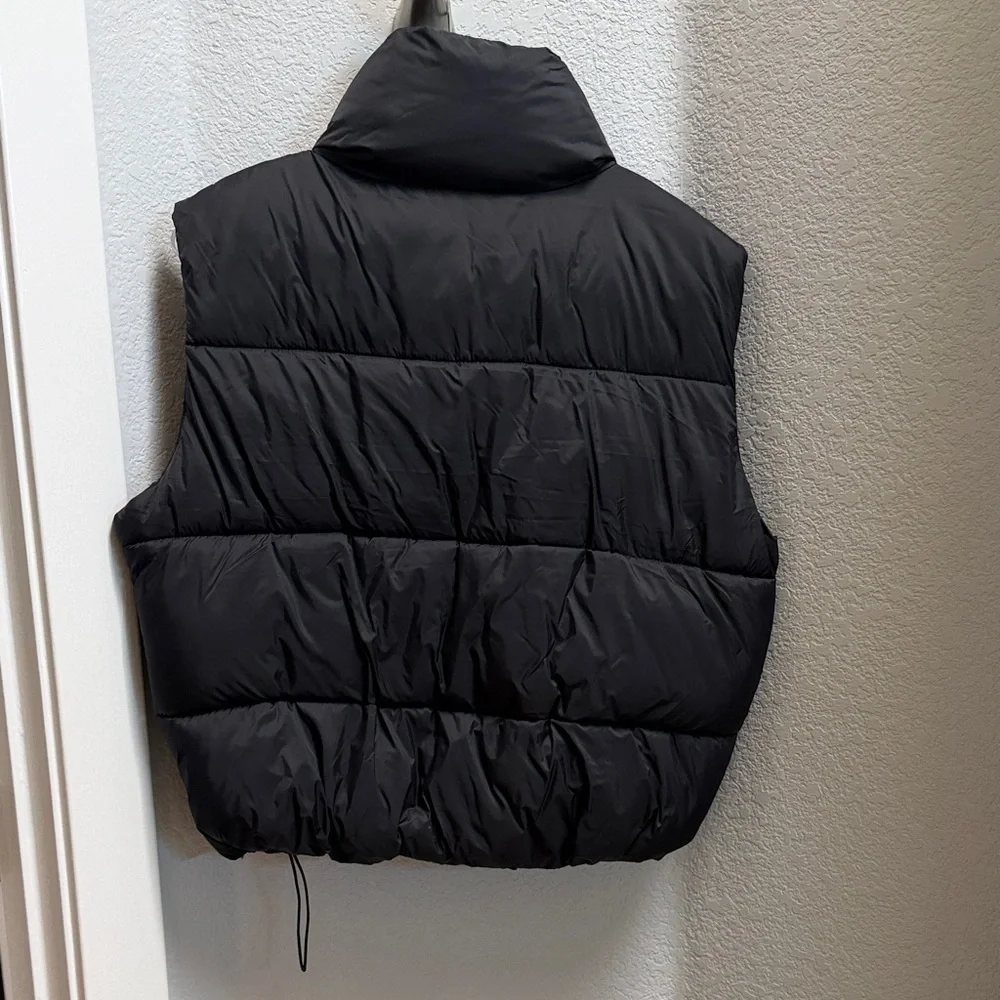 Old Navy Black Puffer Vest size large - Picture 3 of 3